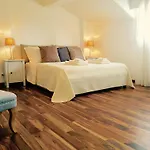Lady Jane Apartment